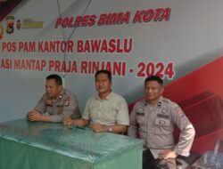 Personel OMP Rinjani 2024 Polres Bima Kota Laksanakan Pengamanan 24 Jam di Kantor KPU dan Bawaslu Kota Bima