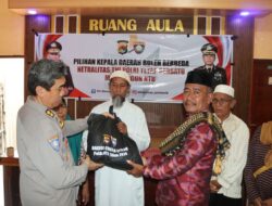 Cooling System Jelang Pilkada, Dit Binmas Polda NTB Sambangi Warga di Desa Panda dan Salurkan Bantuan Sosial