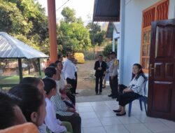 Cooling System Bhabinkamtibmas Polsek Donggo Imbau Warga Jaga Kerukunan Menjelang Pilkada