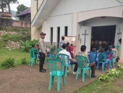 Minggu Kasih, Bhabinkamtibmas Polsek Donggo Ingatkan Warga Jaga Kerukunan di Masa Tenang Pilkada