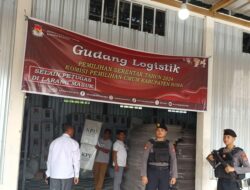Satgas Preventif OMP Rinjani Polres Bima Laksanakan Pengamanan Distribusi Logistik Pilkada di Gudang Logistik KPU