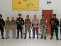 Sinegritas TNI-POLRI Laksanakan Pengawalan dan Pengamanan Pergeseran Logistik Pilkada dari TPS Menuju Kantor PPK