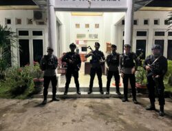 Personel Polres Bima Kota dan Batalyon C Pelopor Sat Brimobda NTB Kawal Ketat Kantor KPU Kota Bima dalam OMP Rinjani 2024