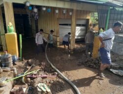 Personel Polres Bima Kota Sigap Bantu Warga Terdampak Banjir di Kelurahan Dodu Kota Bima