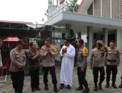 Pastikan Perayaan Natal Aman, Kapolres Bima Kota Pantau Langsung Pengamanan Gereja