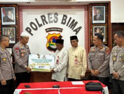 Kapolres Bima Kabupaten AKBP Eko Sutomo S.I.K.,M.I.K., Serahkan Zakat Fitrah Kepada Bazarnas Kabupaten Bima