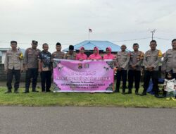 Ramadhan Berkah, Polsek Tambora dan Bhayangkari Bagikan Takjil Berbuka Puasa Bagi Pengendara dan Masyarakat