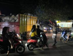 Personel Pos Pam Operasi Ketupat Rinjani Tingkat Polres 2025 Bolo  Rutin Lakukan Gatur Lalin