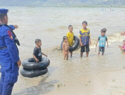 Warga Libur Lebaran di Lokasi Wisata Pantai Sat Polairud Polres Bima Lakukan Patroli Pengamanan