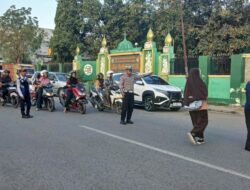 Personel Polsek Rasanae Barat Laksanakan Strong Point Pagi, Wujudkan Rasa Aman bagi Pengguna Jalan