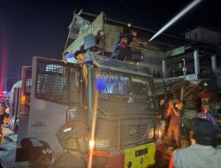 Respon Cepat, Polres Bima Kota Bersama Yon C Sat Brimobda NTB dan Damkar Sigap Bantu Proses Pemadaman Kebakaran