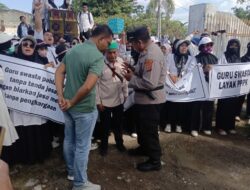 Polres Bima Kota Beri Pengamanan Aksi Unjuk Rasa di Depan Gedung DPRD Kabupaten Bima