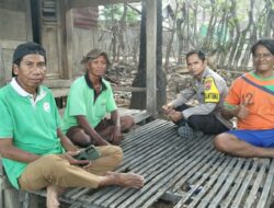 Bhabinkamtibmas Desa Tadewa Gelar Jumat Curhat, Sosialisasikan Bahaya TPPO dan Imbau Warga Jaga Kamtibmas