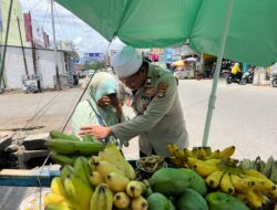 Tabur Kebaikan, Sat Binmas Polres Bima Kota Gelar Jumat Berbagi untuk Warga yang Membutuhkan