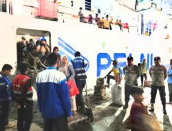 Polsek Kawasan Pelabuhan Laut Bima Amankan Embarkasi dan Debarkasi Kapal KM. WILIS di Pelabuhan Bima