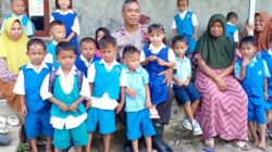 Bhabinkamtibmas Nungga Pantau Pendistribusian Makan Bergizi Gratis di Rasanae Timur